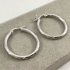 Cute 925 Sterling Silver Everyday Easy Wear Hoop Earrings Unsigned